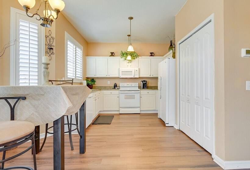 Pet Friendly Land O Lakes Home W/ Private Yard!