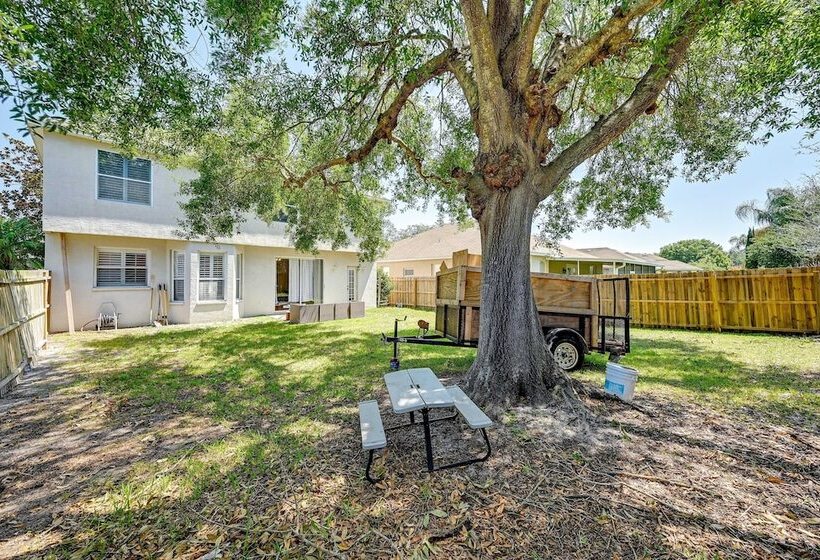 Pet Friendly Land O Lakes Home W/ Private Yard!