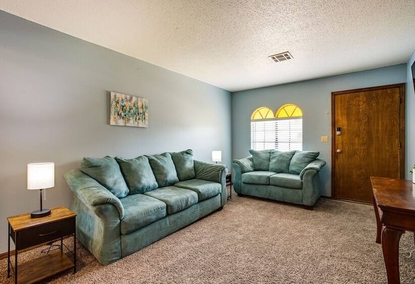 Pet Friendly Midwest City Home, 10 Mi To Dtwn Okc!