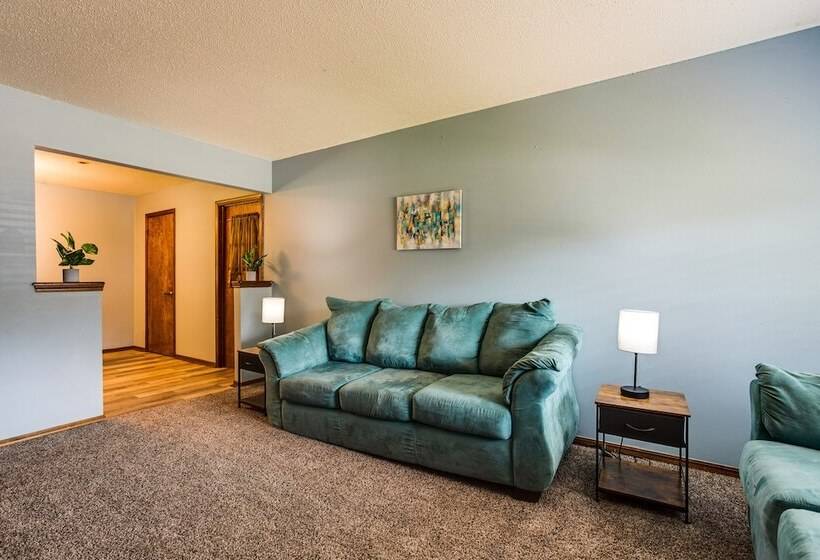 Pet Friendly Midwest City Home, 10 Mi To Dtwn Okc!