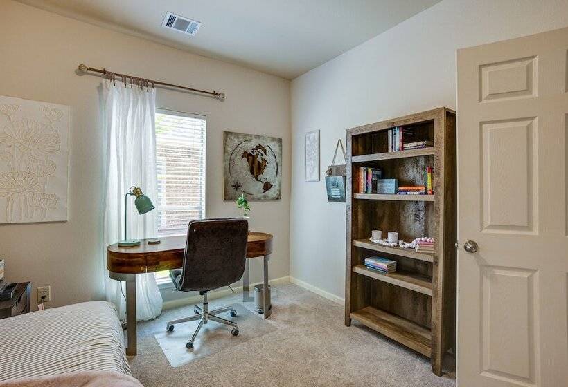 Pet Friendly Montgomery Retreat W/ Community Pool!