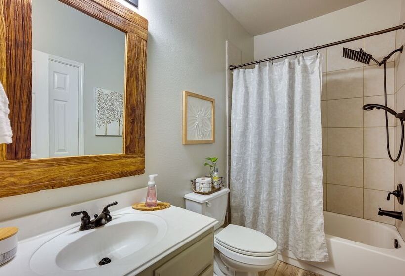 Pet Friendly Montgomery Retreat W/ Community Pool!