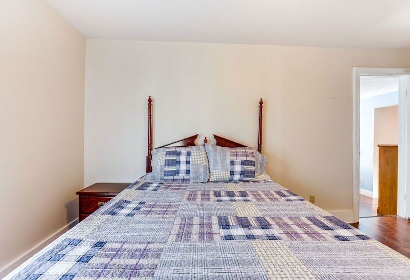 Pet Friendly Penn Yan Home: Wineries, Parks, Lakes