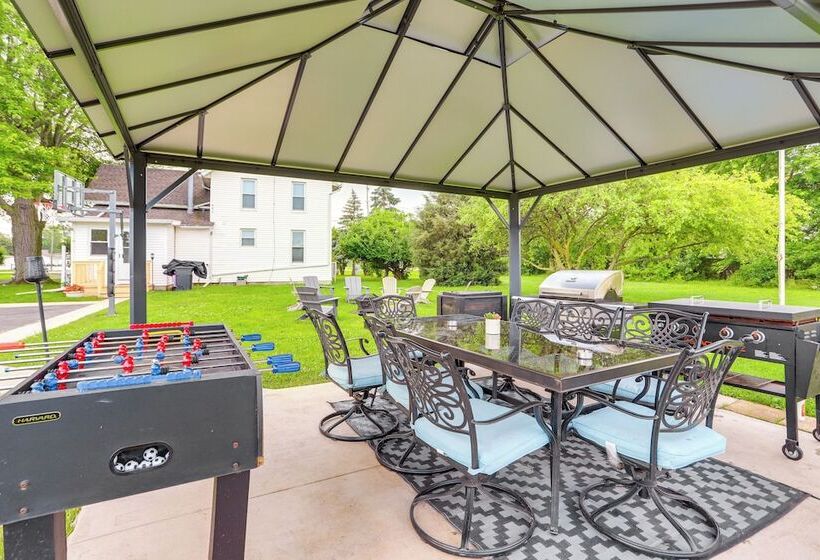 Welcoming Port Clinton Vacation Rental!