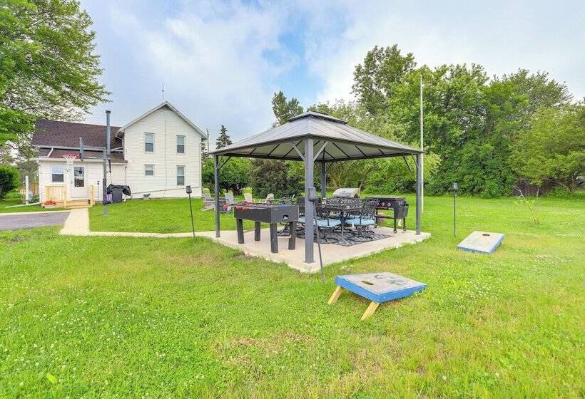 Welcoming Port Clinton Vacation Rental!