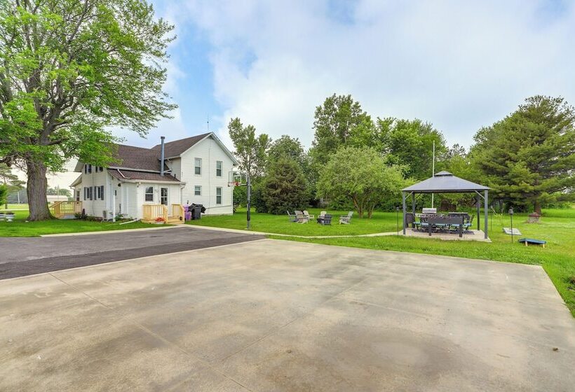 Welcoming Port Clinton Vacation Rental!