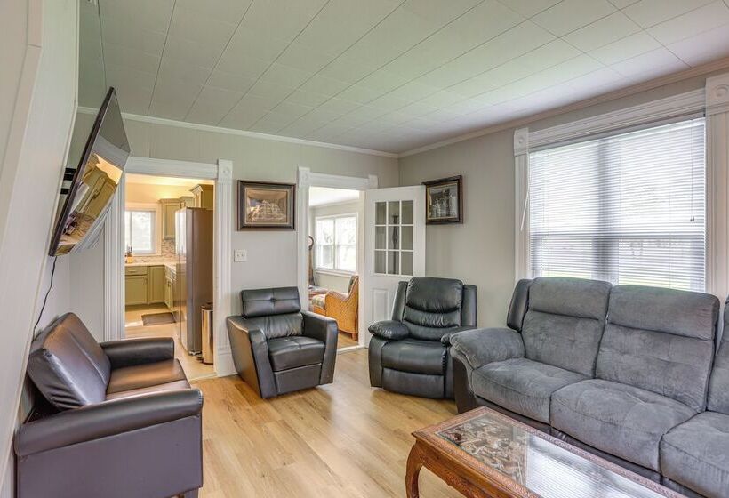 Welcoming Port Clinton Vacation Rental!
