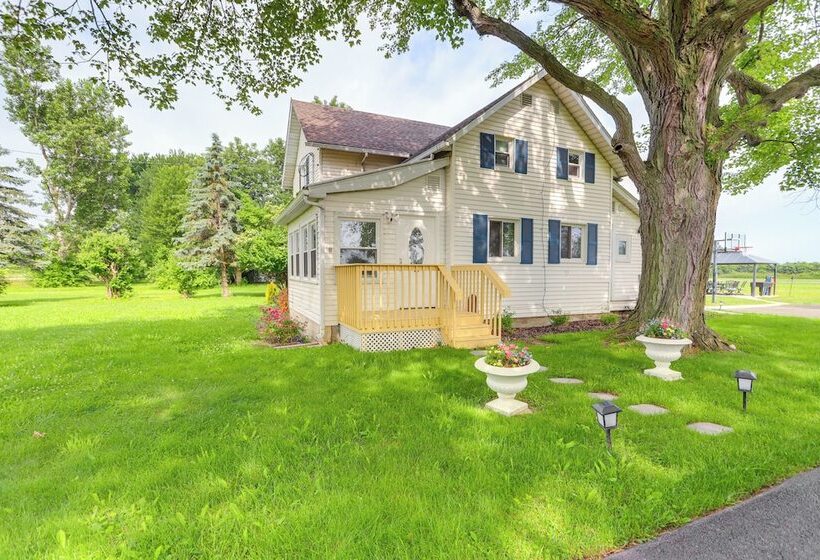 Welcoming Port Clinton Vacation Rental!