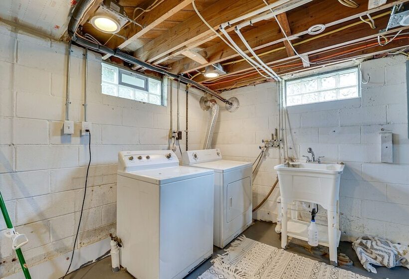 Pet Friendly Southfield House W/ Ping Pong Table!