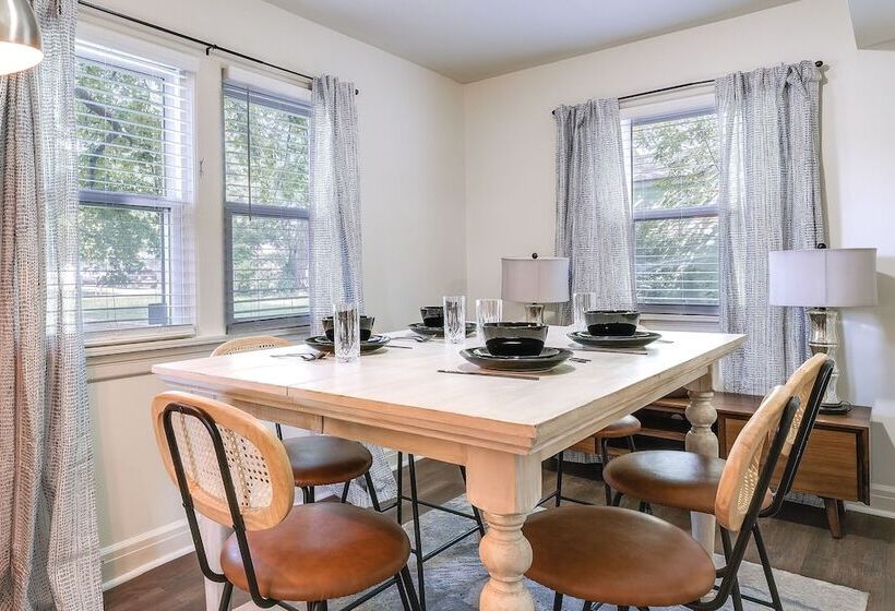 Springfield Home W/ Yard: 3 Mi To Downtown!