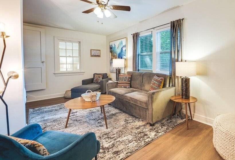 Springfield Home W/ Yard: 3 Mi To Downtown!