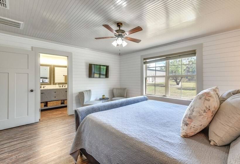 Pet Friendly Texas Home W/ Furnished Patio & Grill