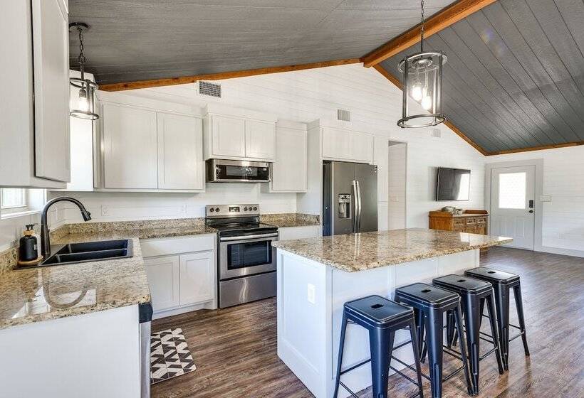 Pet Friendly Texas Home W/ Furnished Patio & Grill