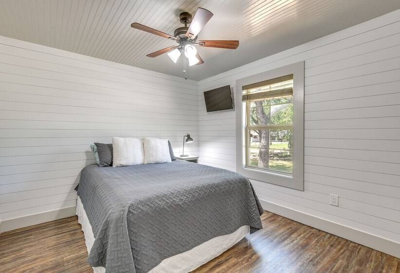 Pet Friendly Texas Home W/ Furnished Patio & Grill