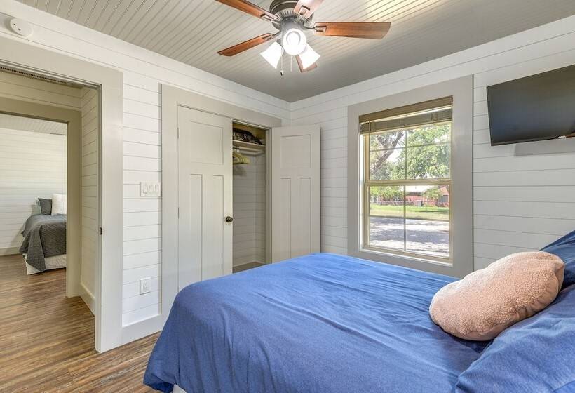 Pet Friendly Texas Home W/ Furnished Patio & Grill