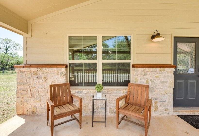 Pet Friendly Texas Home W/ Furnished Patio & Grill