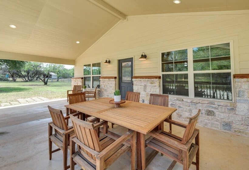 Pet Friendly Texas Home W/ Furnished Patio & Grill