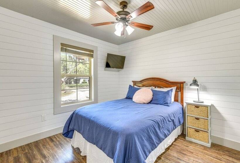 Pet Friendly Texas Home W/ Furnished Patio & Grill