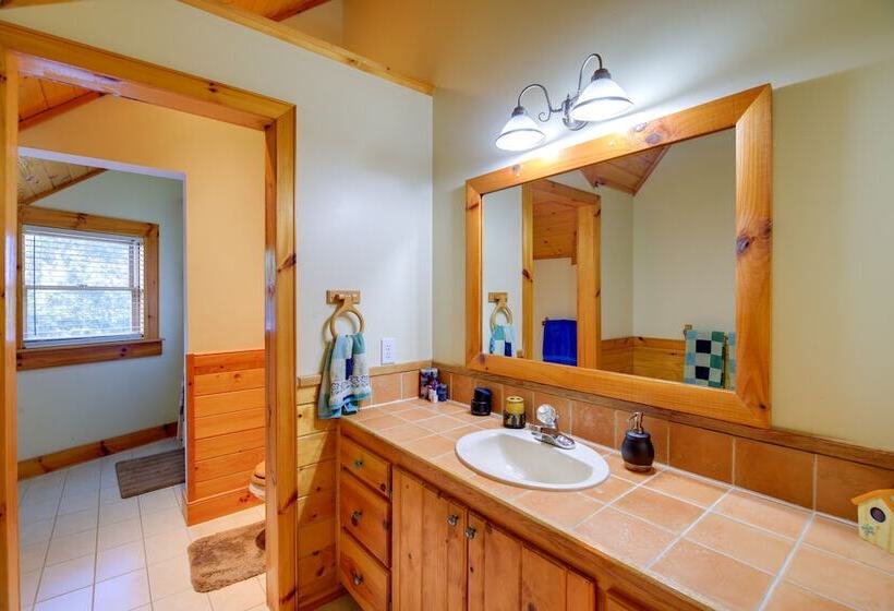 Piney Creek Cabin W/ Deck, Grill & Mountain Views!