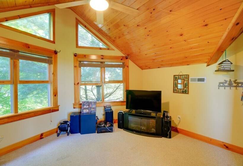 Piney Creek Cabin W/ Deck, Grill & Mountain Views!