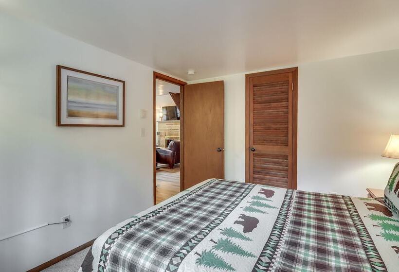 Pocono Lake Cabin   Walk To Arrowhead Lake!