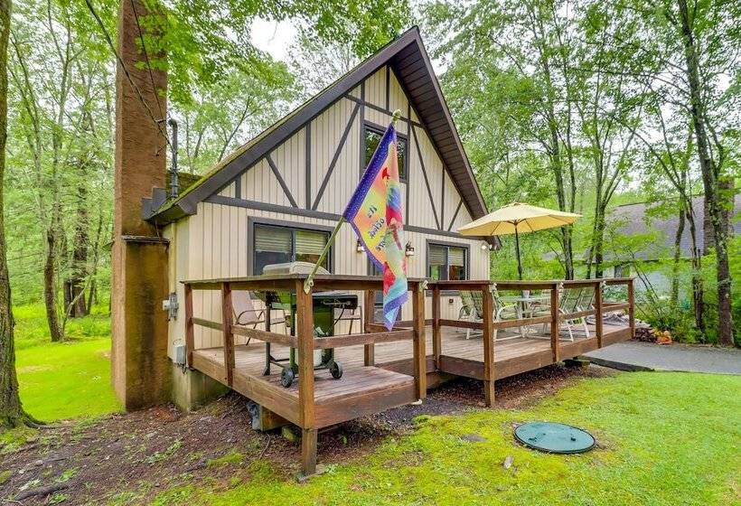 Pocono Lake Cabin   Walk To Arrowhead Lake!