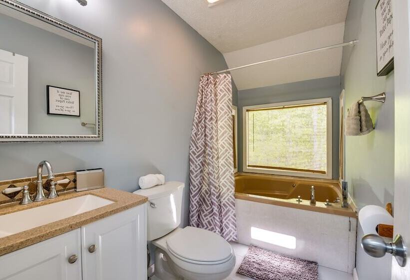 Poconos Vacation Rental W/ Pool & Beach Access!