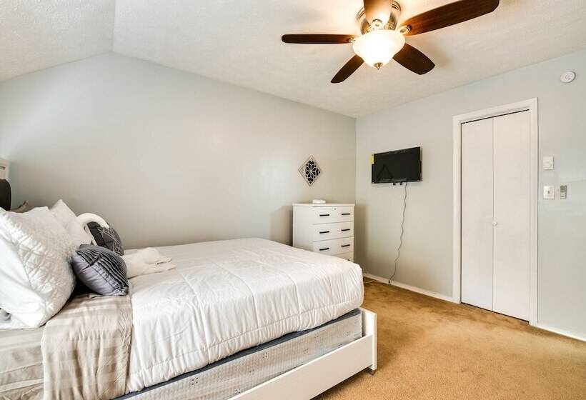 Poconos Vacation Rental W/ Pool & Beach Access!