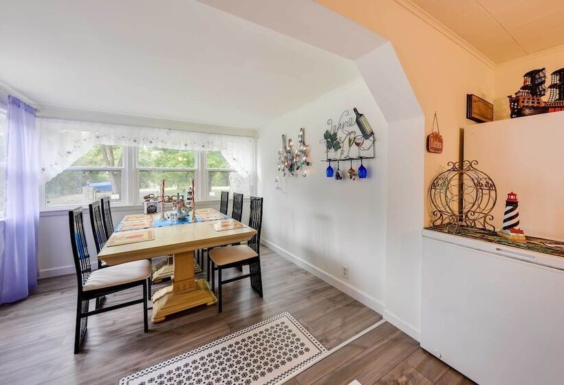 Powers Lake Home W/ Patio   9 Mi To Lake Geneva!