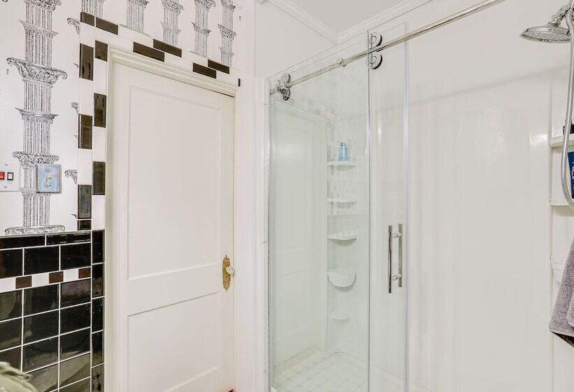 Quaint Jefferson Duplex: Walk To Downtown