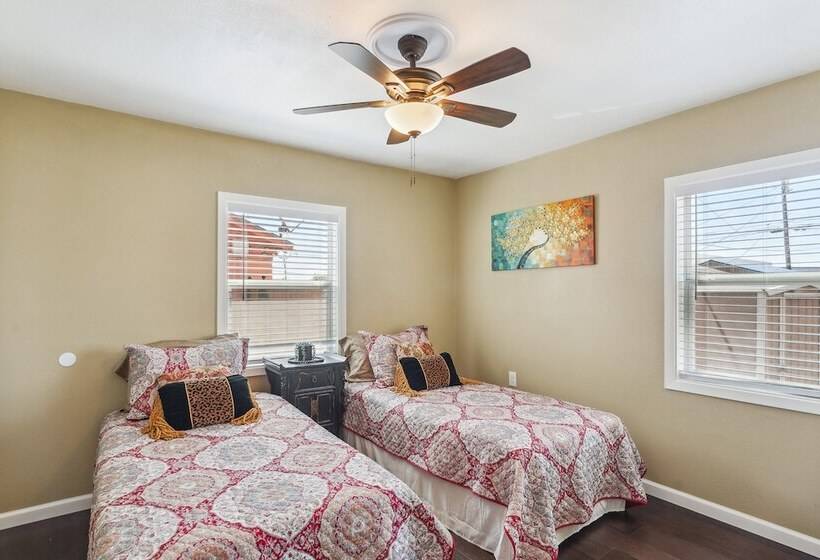 Quaint Midland Home ~ 1 Mi To Downtown!