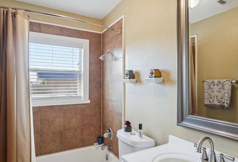 Quaint Midland Home ~ 1 Mi To Downtown!