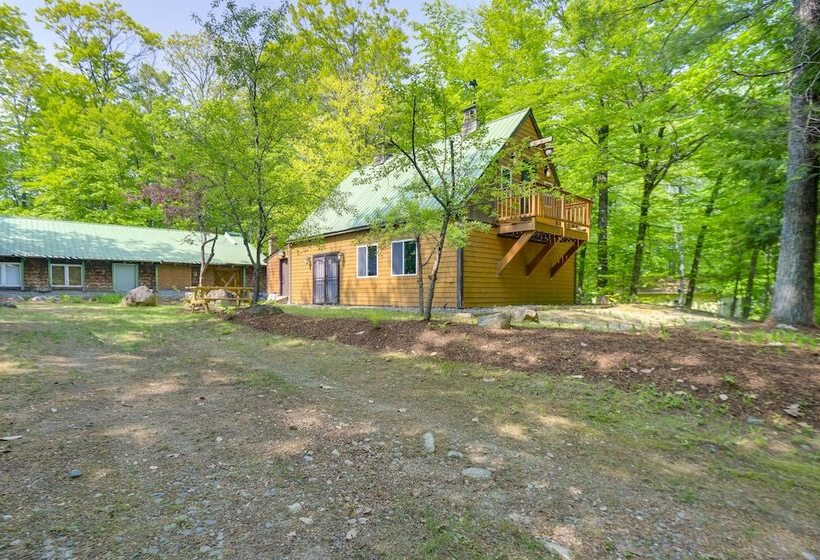 Quaint Naples Cottage: Walk To Trickey Pond & Cove