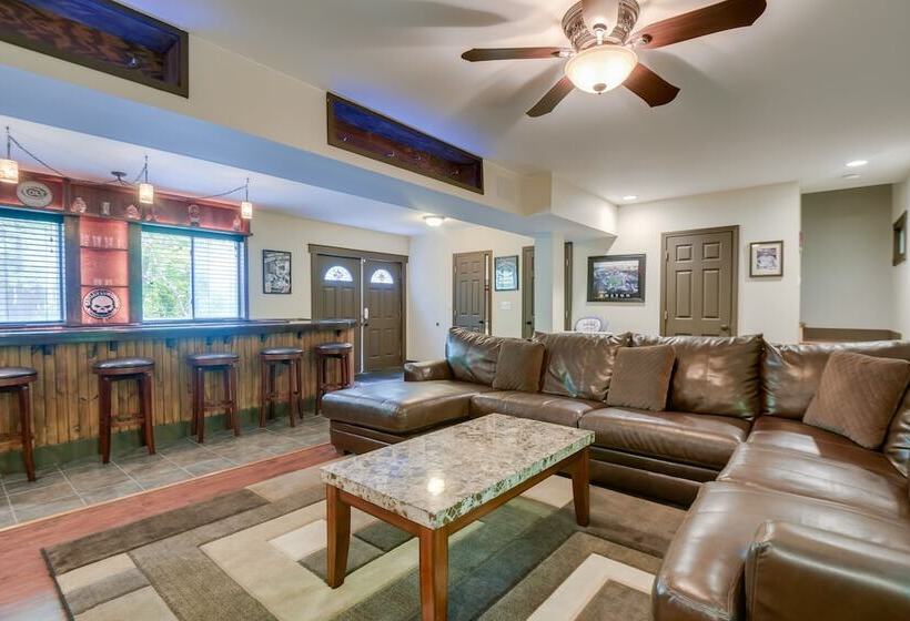 Quaint Naples Cottage: Walk To Trickey Pond & Cove