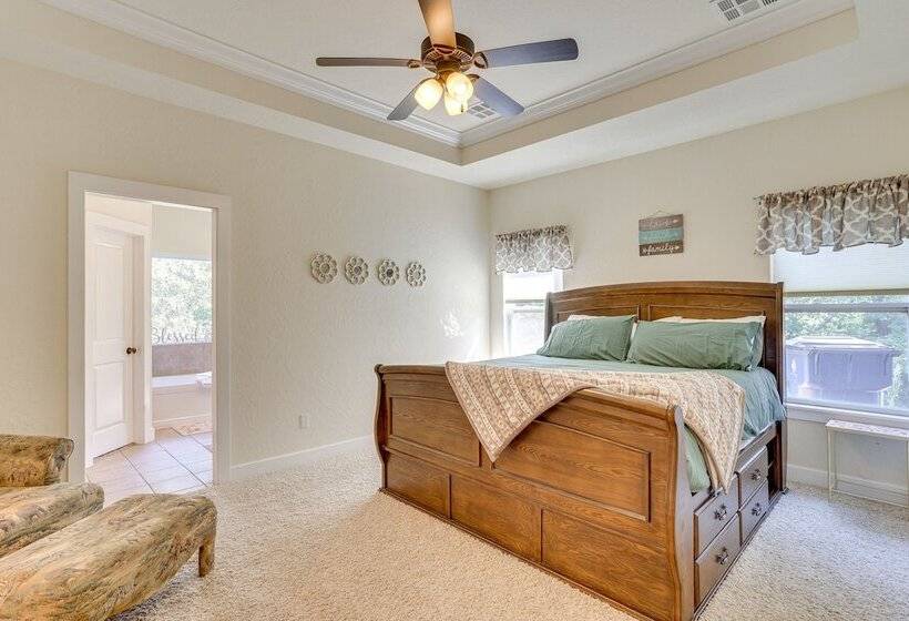 Quaint Noble Home: 6 Mi To University Of Oklahoma!