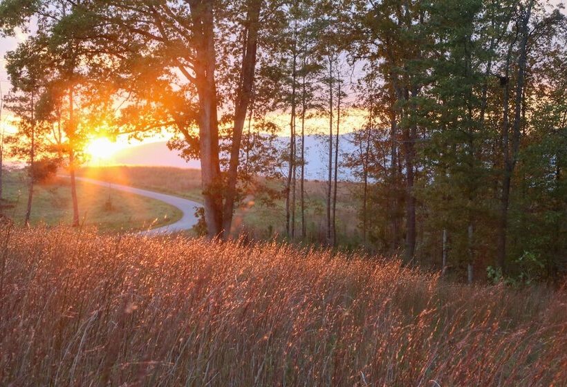 Quiet Charlottesville Hideaway In Baileys Retreat!