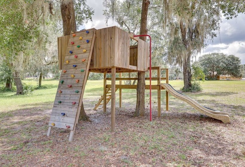 Quiet Crescent City Home W/ Fire Pit, Boat Parking