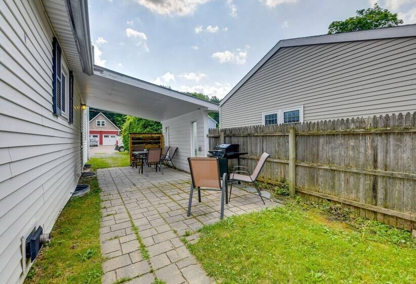 Quiet Home: Yard, Patio, Near Downtown Burlington