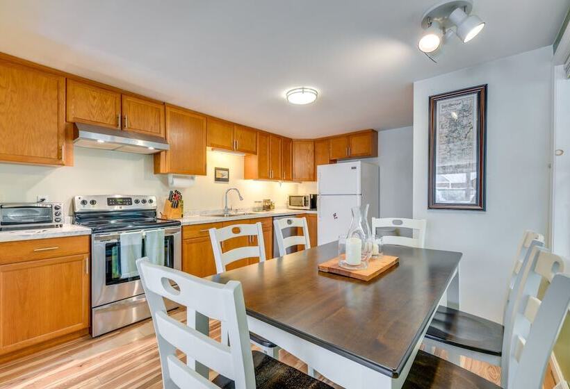 Quiet Home: Yard, Patio, Near Downtown Burlington