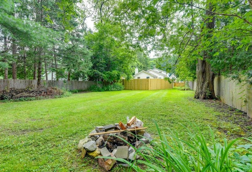 Quiet Home: Yard, Patio, Near Downtown Burlington