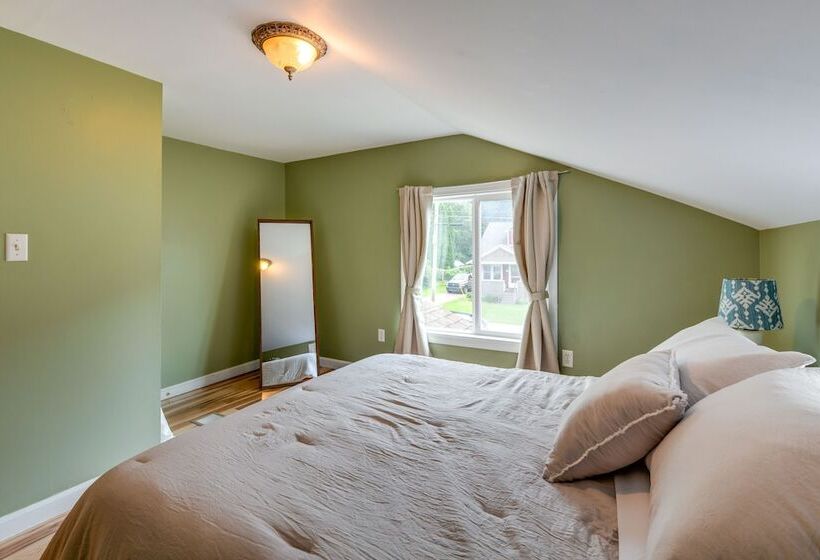 Quiet Home: Yard, Patio, Near Downtown Burlington