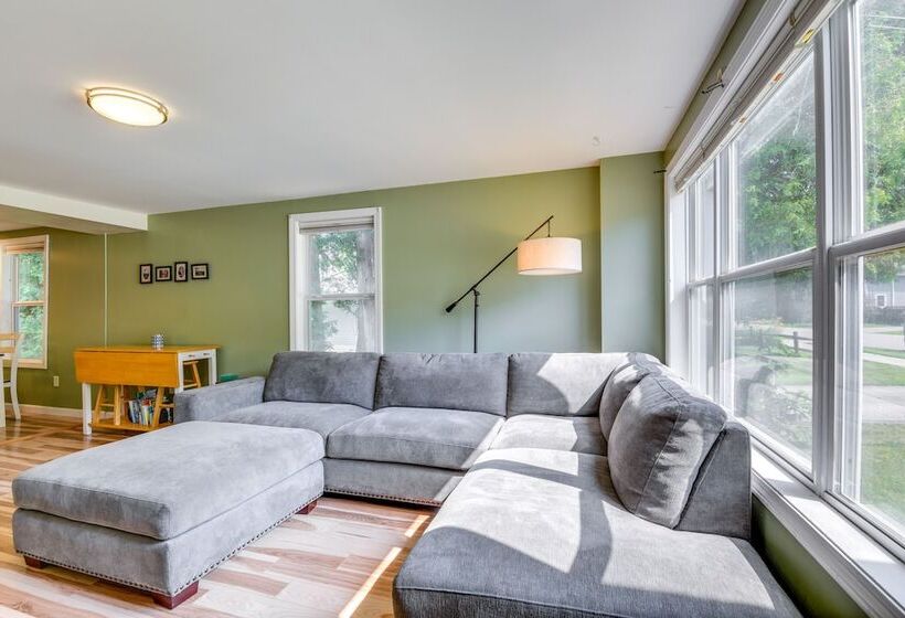 Quiet Home: Yard, Patio, Near Downtown Burlington