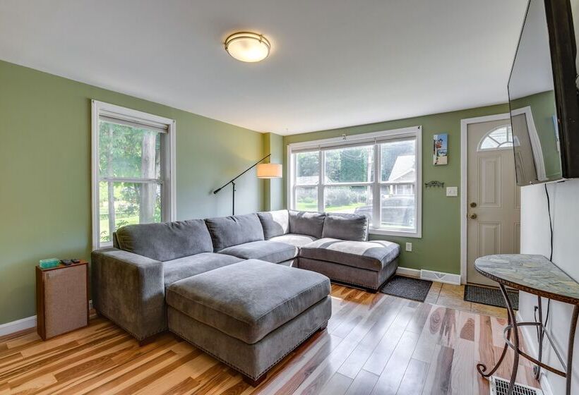 Quiet Home: Yard, Patio, Near Downtown Burlington