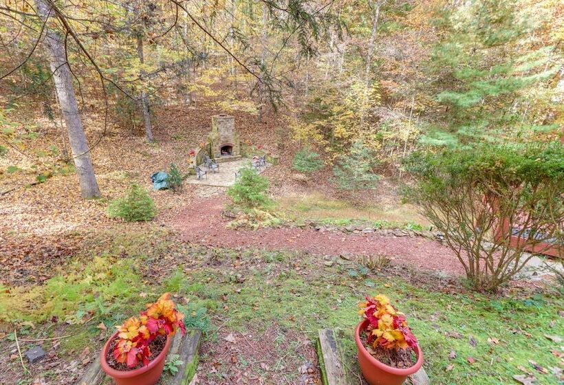 Quiet Murphy Hideaway W/ Decks & Outdoor Fireplace