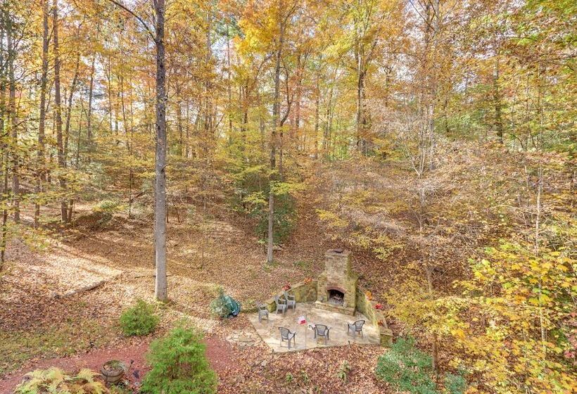 Quiet Murphy Hideaway W/ Decks & Outdoor Fireplace