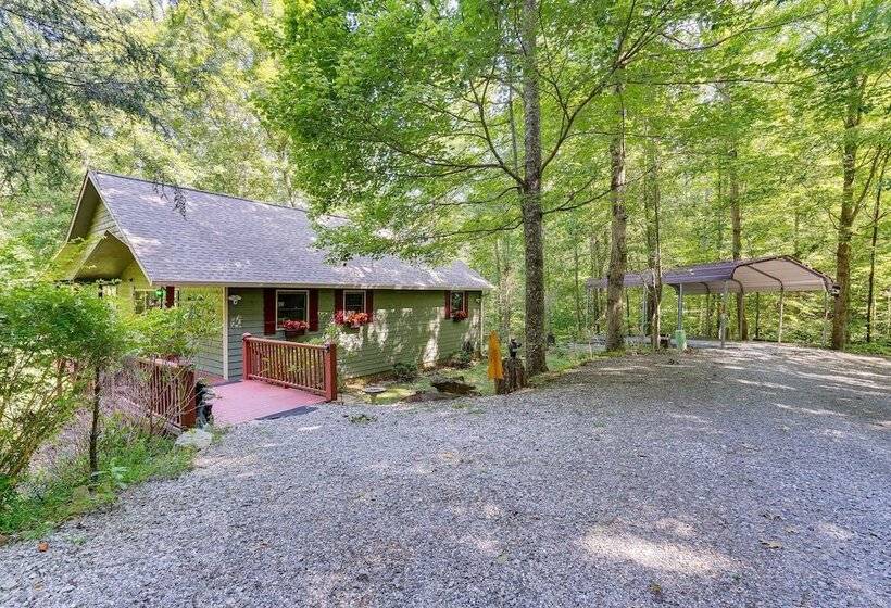 Quiet Murphy Hideaway W/ Decks & Outdoor Fireplace