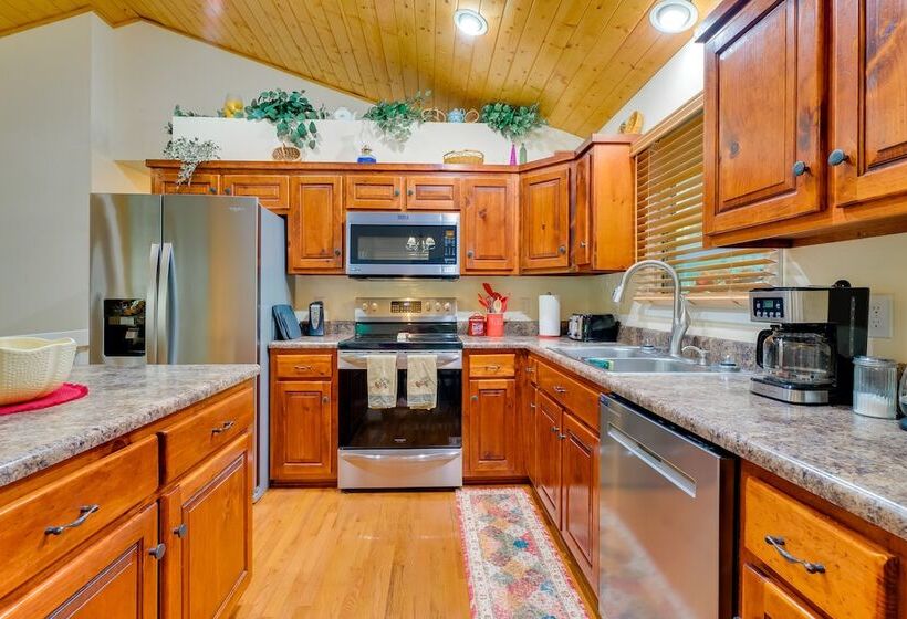 Quiet Murphy Hideaway W/ Decks & Outdoor Fireplace