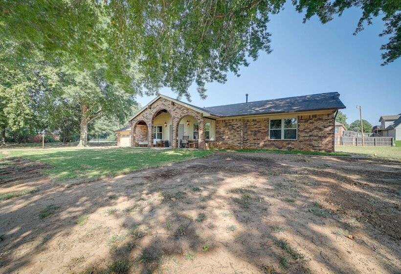 Quiet Oklahoma Home   Close To Golf Courses!