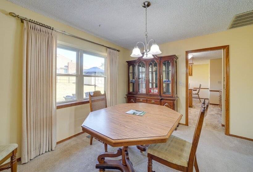 Quiet Oklahoma Home   Close To Golf Courses!