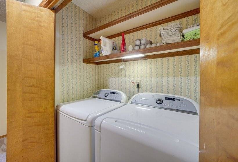 Quiet Oklahoma Home   Close To Golf Courses!